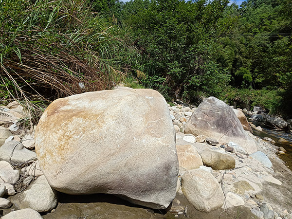 河道石